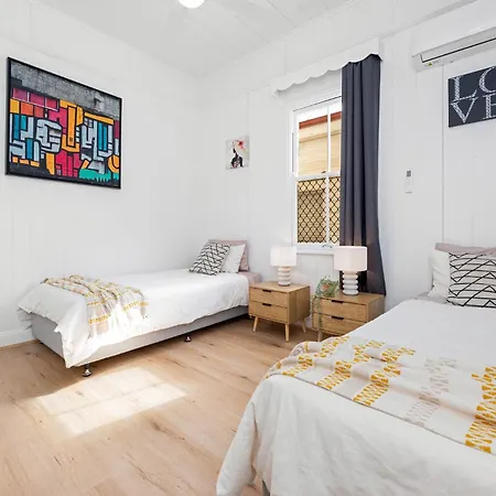 Heritage 5br - Minutes Walk To Cbd&south Bank, 3 Parking Holiday home