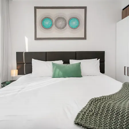 Chic Valley Unit With Parking Rooftop Pool & Bbq Brisbane
