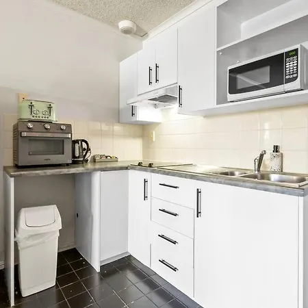 The Prestige In Central Brunswick Apartment *