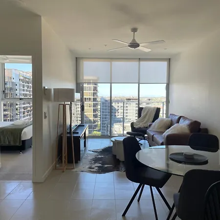 Top-floor Luxe In The Free Parking, Pool, Gym, Wifi *