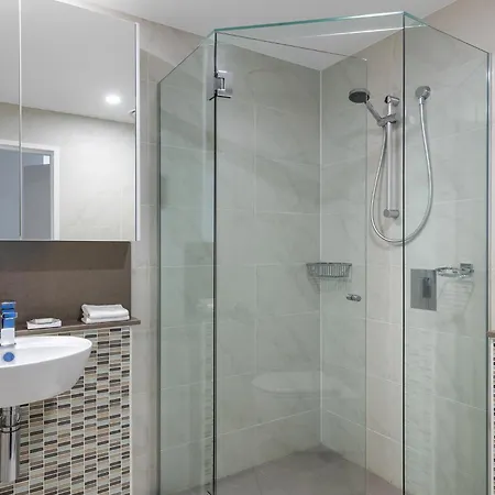 Meriton Adelaide Street, 5*