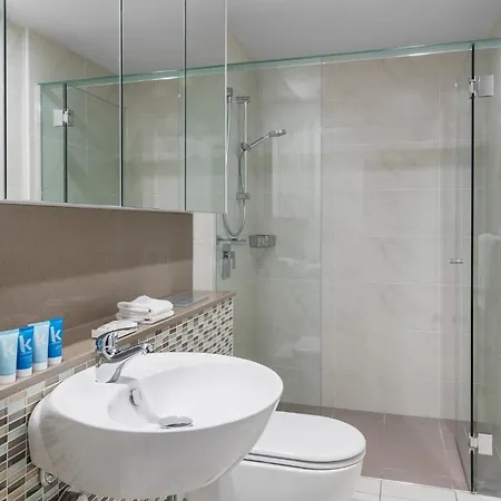 Meriton Adelaide Street, Hotel