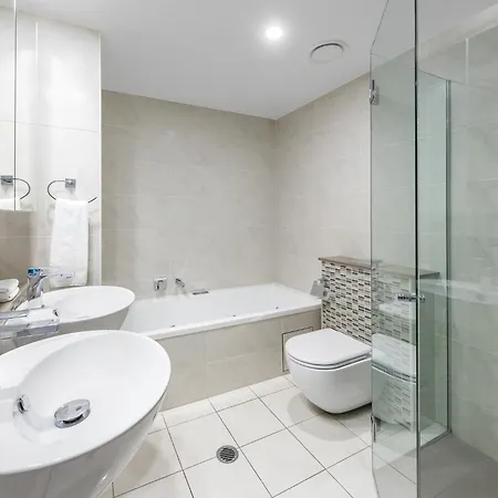 Hotel Meriton Adelaide Street,