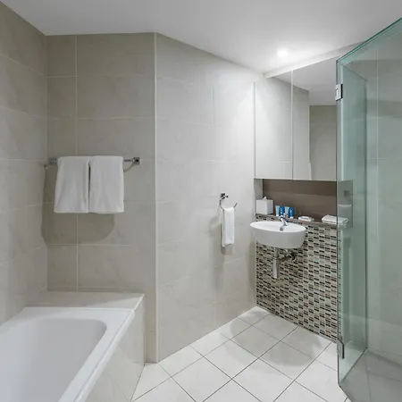 Meriton Adelaide Street, Hotel