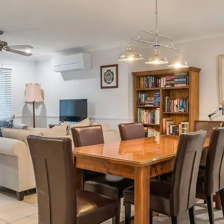 Birdcall Yeronga - Inner Couples Sanctuary Holiday home *