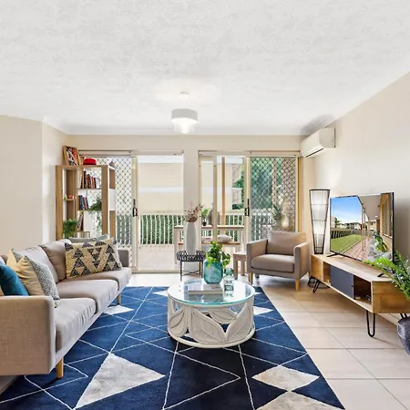 Charming Riverside 2-bed With Al Fresco Dining Apartment