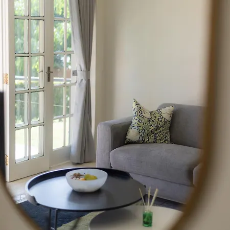 Riverside Heritage Chateau/convenient/free Carpark Apartment *