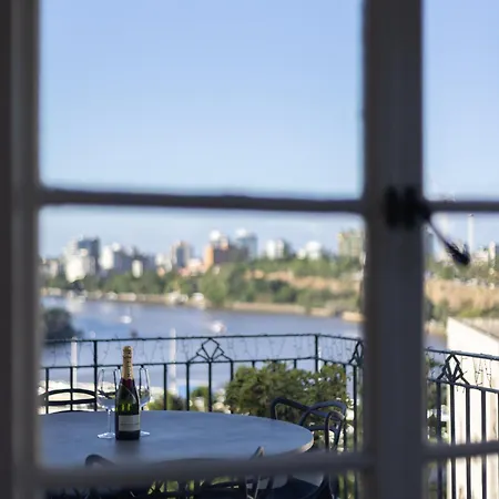 Riverside Heritage Chateau/convenient/free Carpark Apartment