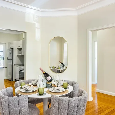 Apartment Riverside Heritage Chateau/convenient/free Carpark