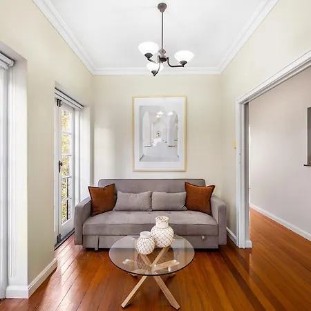 Riverside Heritage Chateau/convenient/free Carpark *