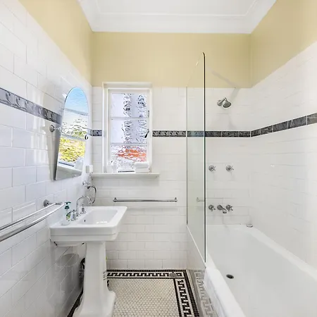 Apartment Riverside Heritage Chateau/convenient/free Carpark
