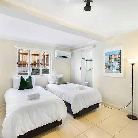 Apartment Riverside Heritage Chateau/convenient/free Carpark *
