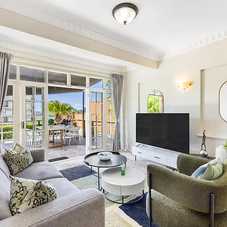 Riverside Heritage Chateau/convenient/free Carpark