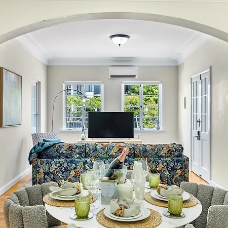 Apartment Riverside Heritage Chateau/convenient/free Carpark *