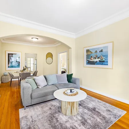 Riverside Heritage Chateau/convenient/free Carpark