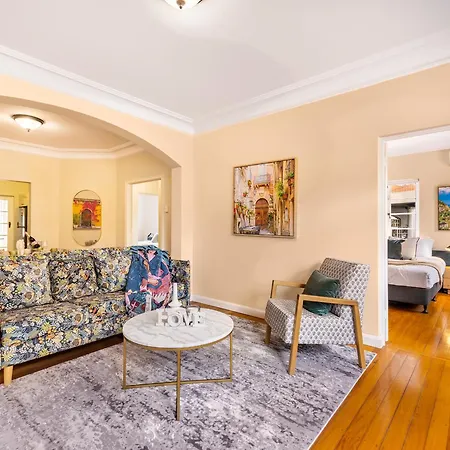 Riverside Heritage Chateau/convenient/free Carpark *