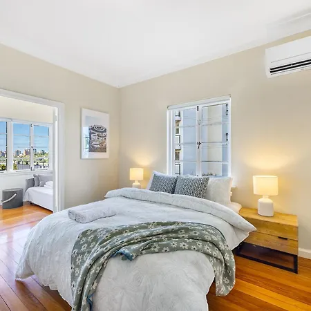 Riverside Heritage Chateau/convenient/free Carpark *