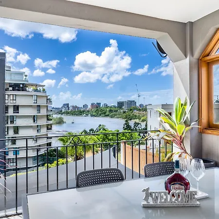 Riverside Heritage Chateau/convenient/free Carpark Apartment Brisbane