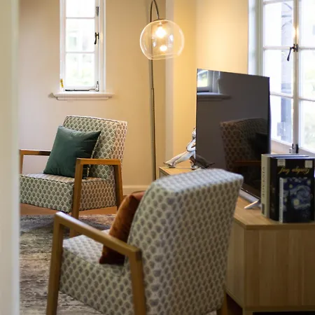 Apartment Riverside Heritage Chateau/convenient/free Carpark *