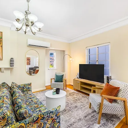 Riverside Heritage Chateau/convenient/free Carpark Apartment *
