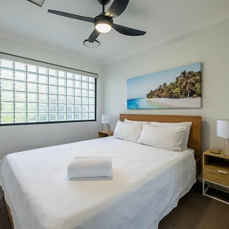 Apartment Spacious Inner 2-bed With Parking And Balcony