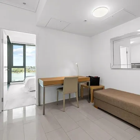 1-bedroom Riverfront With Pool Apartment *