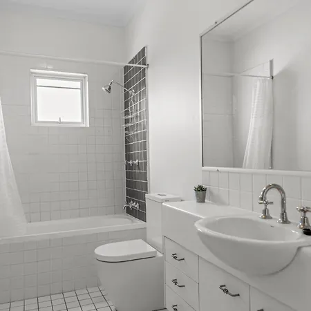 Cosy West End 1-bed With Parking Brisbane