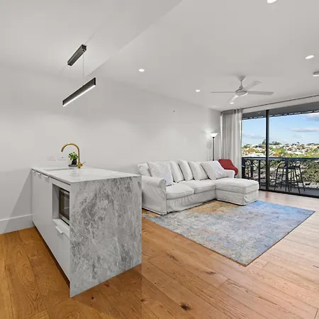 Apartment Spacious 1-bed Unit With Rooftop Infinity Pool