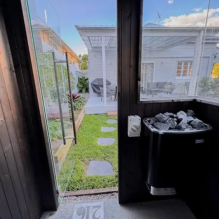 Springhill Retreat - Inner-city, Pool + Sauna *
