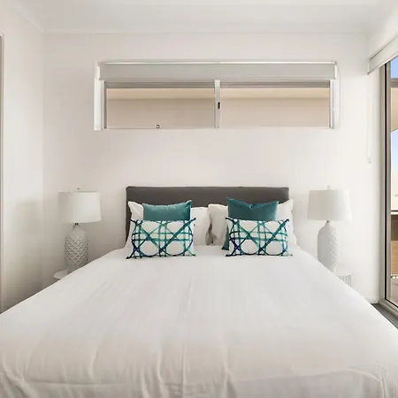 Spacious With Generous Entertaining Apartment Brisbane