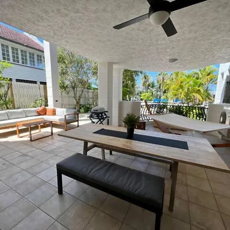 2-bed Unit With Large Backyard, Bbq & Parking Brisbane