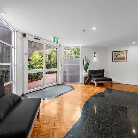 Lavish 3-bed With Wraparound Balcony And Pool Apartment Brisbane