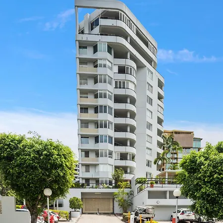 Lavish 3-bed With Wraparound Balcony And Pool