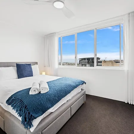 Lavish 3-bed With Wraparound Balcony And Pool Apartment Brisbane
