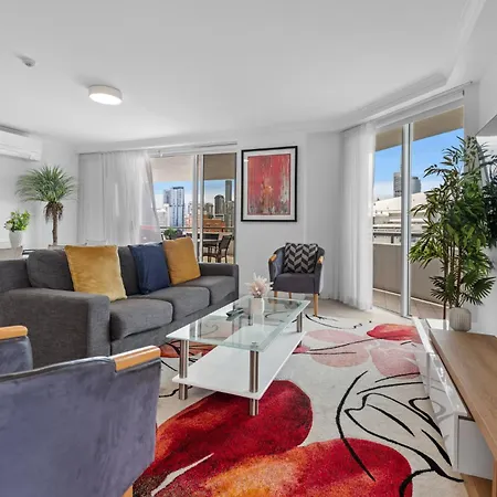 Apartment Lavish 3-bed With Wraparound Balcony And Pool Brisbane