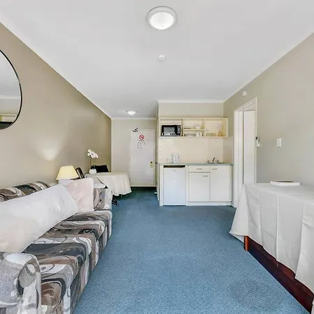 Convenient One-bedroom Apartment *