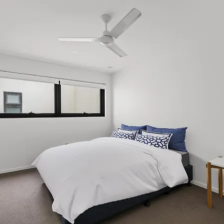 Sleek With Parking And Balcony Apartment Brisbane