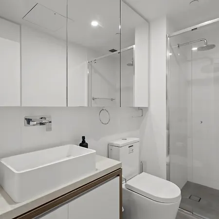 High-rise 1-bed With Pool, Gym And Parking