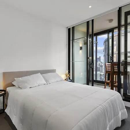 High-rise 1-bed With Pool, Gym And Parking Apartment *