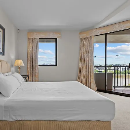 Aparthotel The Oasis 4*