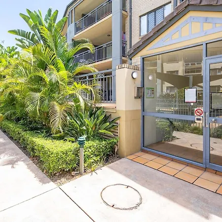 Spacious 3 Bedroom In St Lucia Apartment Brisbane
