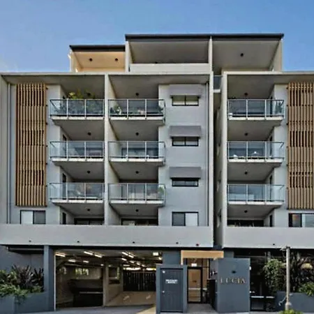 Modern 2-bed 2-bath - Walk To Hospital & Westfield * Brisbane