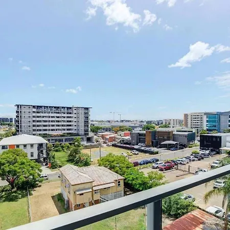 Apartment Modern 2-bed 2-bath - Walk To Hospital & Westfield *