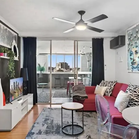 Retro Chic Vibes, Tropical Pool & Prime Location Brisbane