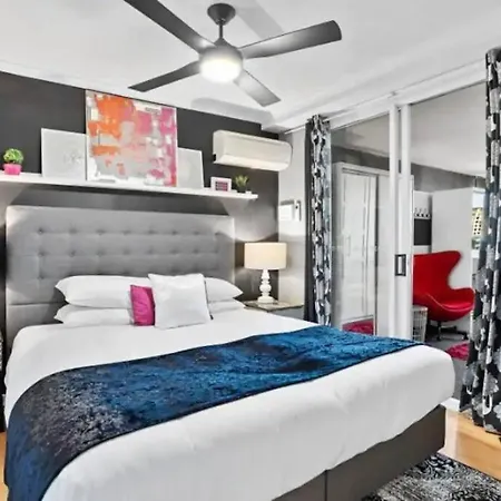 Retro Chic Vibes, Tropical Pool & Prime Location Apartment Brisbane