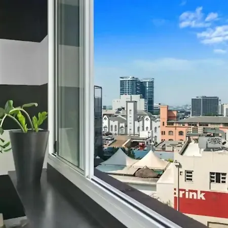 Retro Chic Vibes, Tropical Pool & Prime Location *