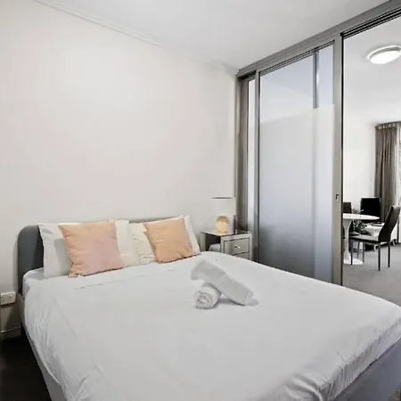 Apartment The Capitol - Prime Location Studio With Pool & Parking