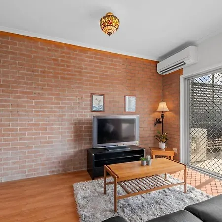 Urban Getaway 1bed 1bath 1car Balcony - 15 Mins Cbd * Brisbane