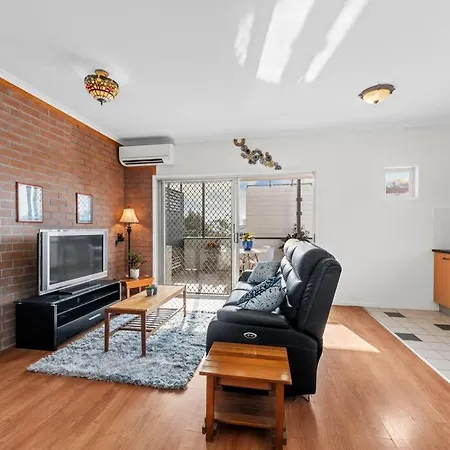 Urban Getaway 1bed 1bath 1car Balcony - 15 Mins Cbd Apartment
