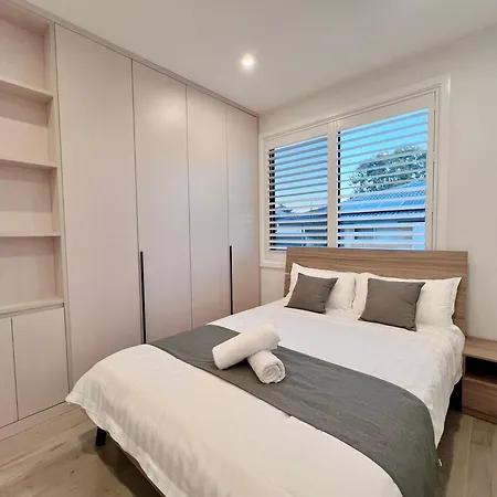 Modern Comfort In Macgregor Villa Brisbane